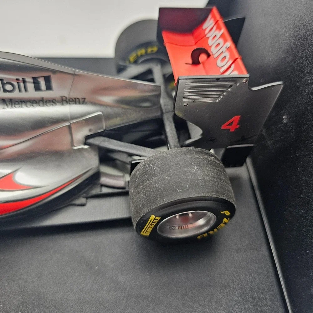 Jenson Button #4 Vodafone McLaren Mercedes Formula 1 1:18 scale display model